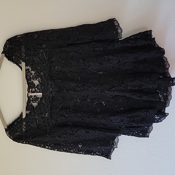 Free People Black Scallop Lace Floral Peplum Top size med - Picture 6 of 6